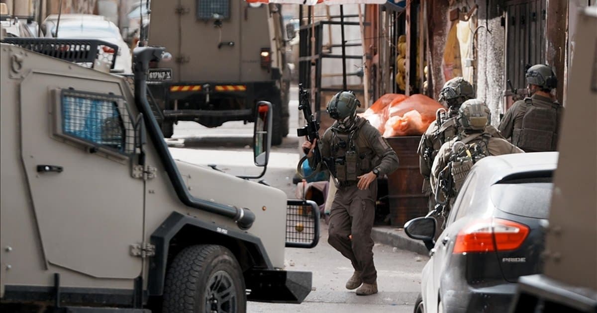 İsrail ordusu Batı Şeria'daki Amari Mülteci Kampı'na baskın düzenledi