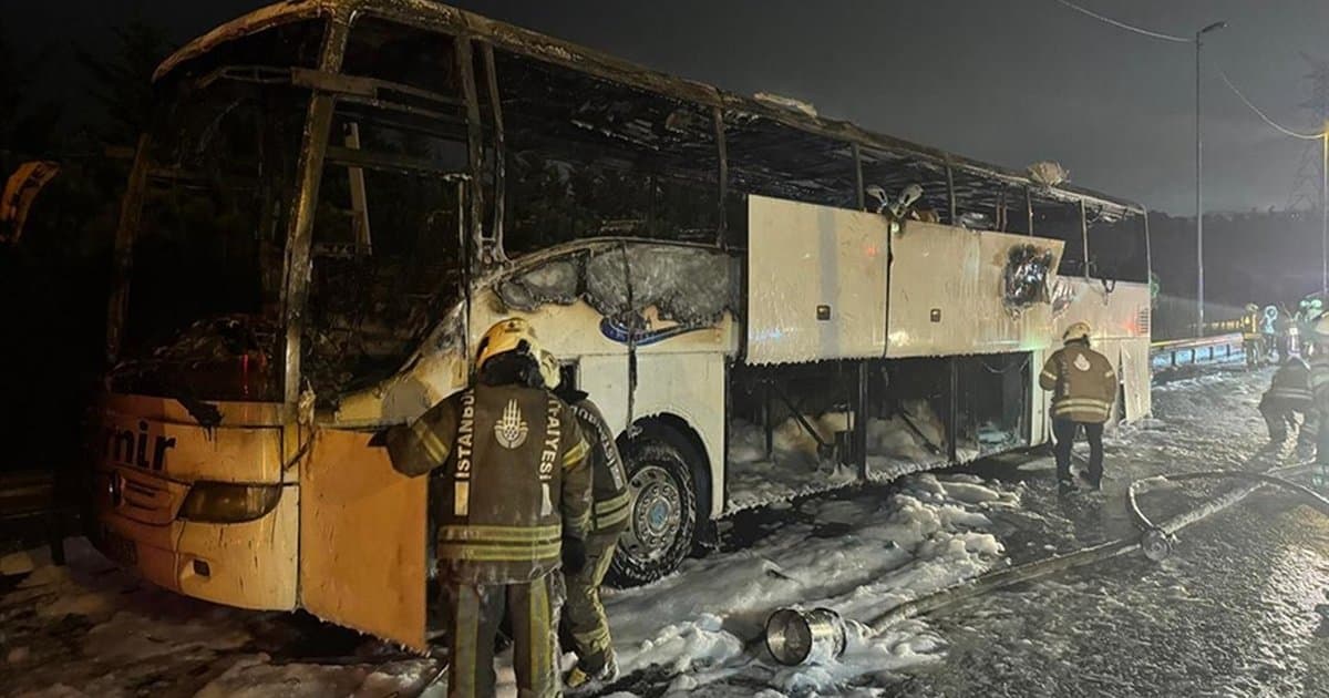 İstanbul'da yolcu otobüsünde yangın paniği