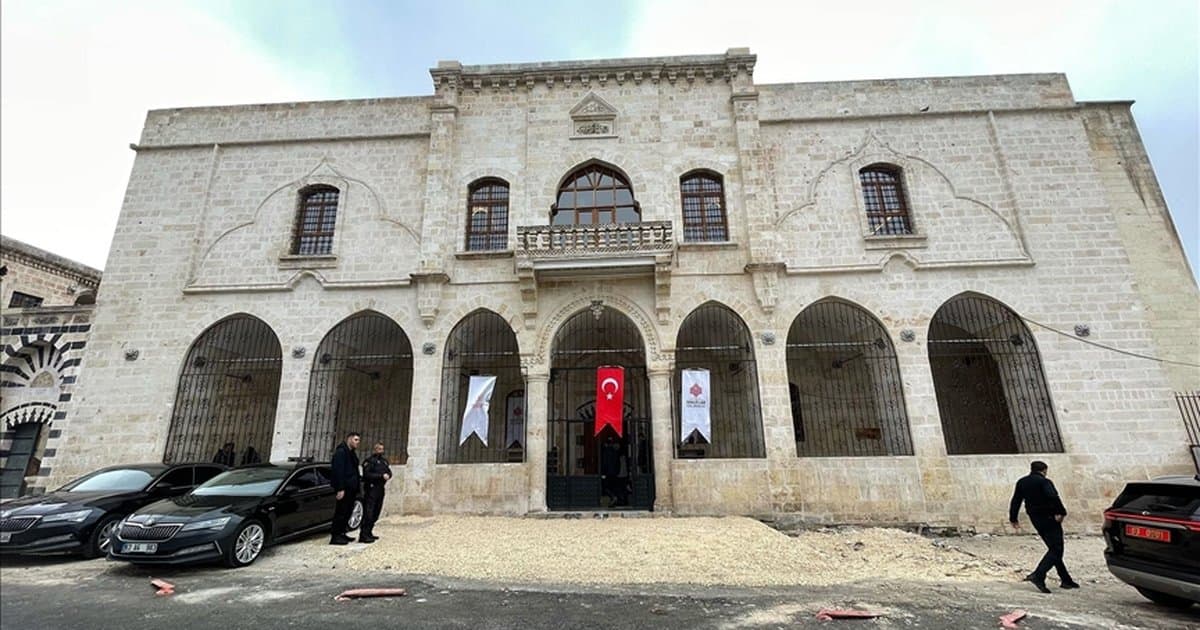 Şanlıurfa'da depremde hasar alan cami ibadete açıldı