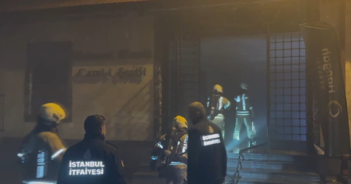 İstanbul'da camide gece yarısı yangın