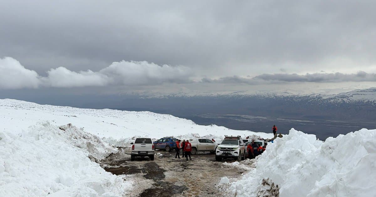 Ağrı'da kayıp dağcı için arama kurtarma çalışmaları devam ediyor