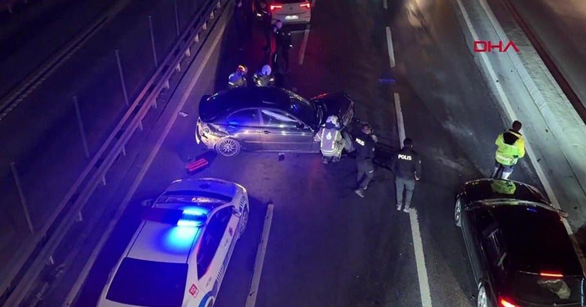 Avcılar'da otomobil kazası: 2 kişi kaçtı