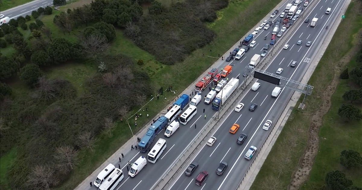 İstanbul'da cezaevi nakil araçları zincirleme kazaya karıştı