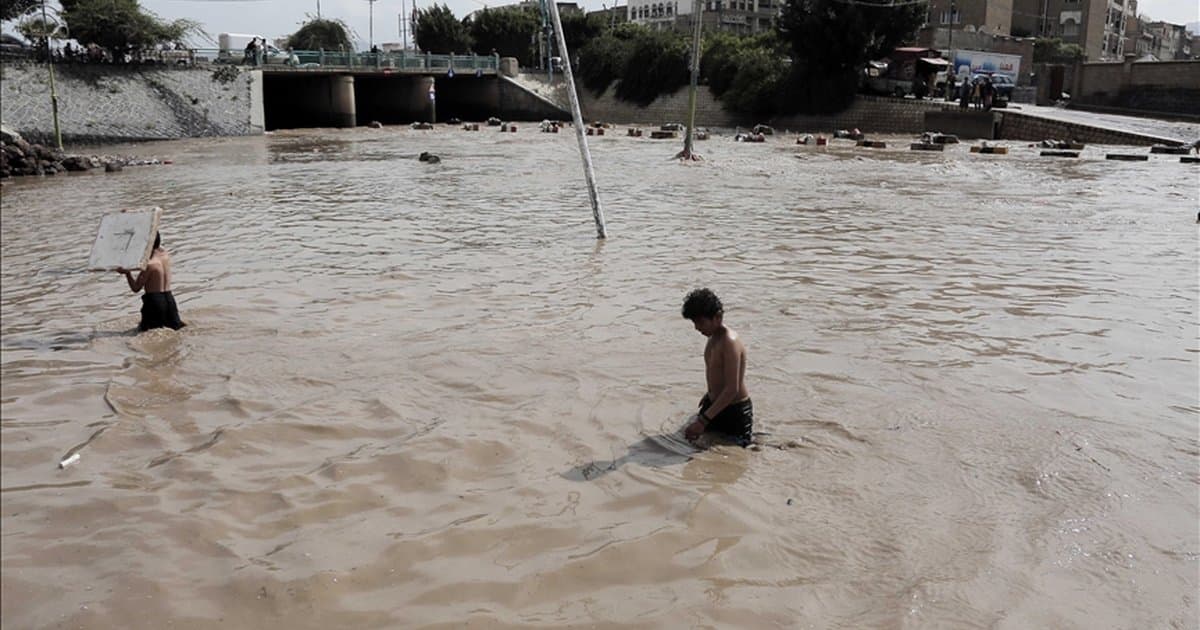 Yemen'de Taiz kentini sel vurdu: 15 ölü