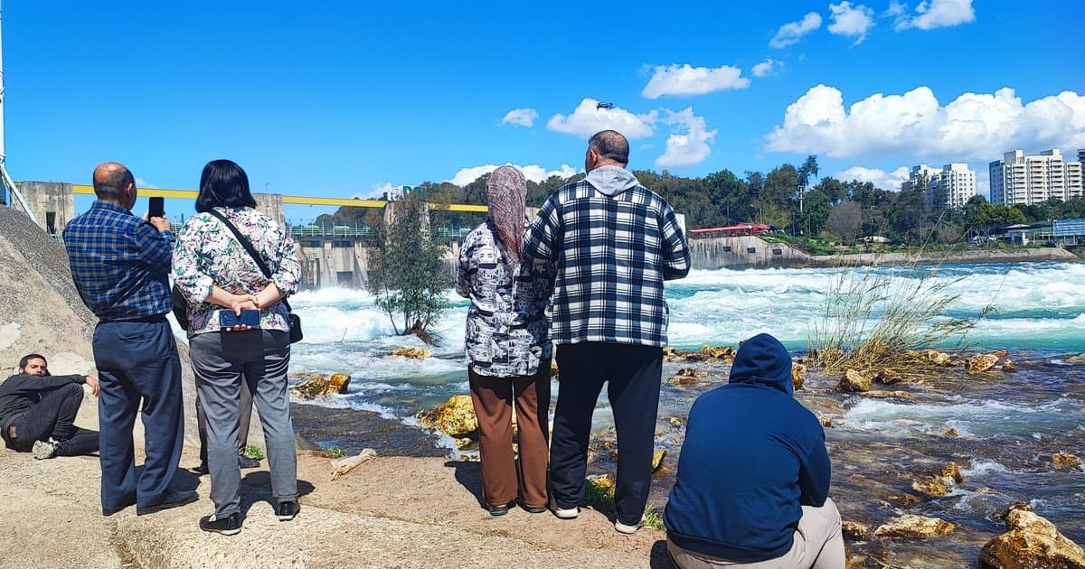 Adana'da baraj kapakları açıldı, vatandaşlar akın etti