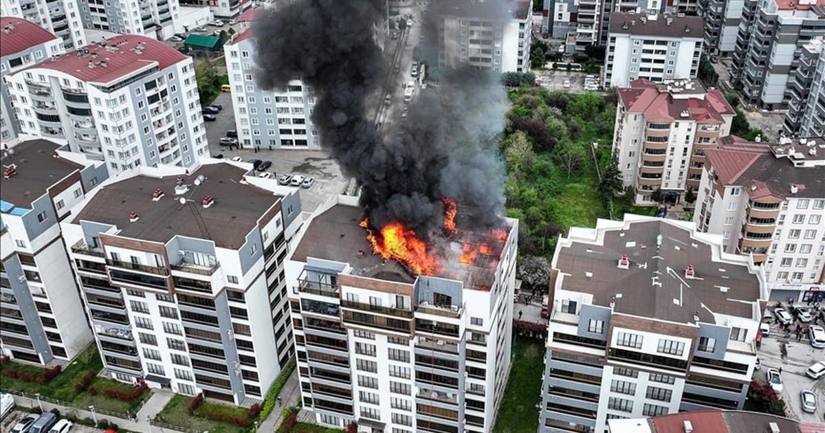Bursa'da apartman yangını söndürüldü, 4 kişi dumandan etkilendi