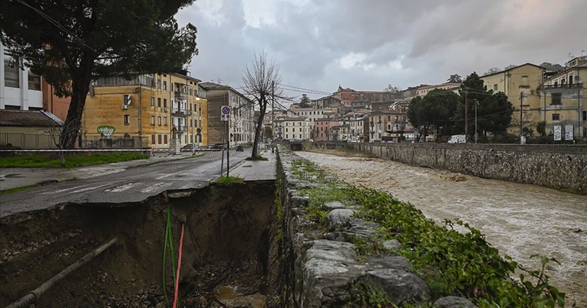 İtalya'da şiddetli yağışlar sel ve taşkınlara yol açtı