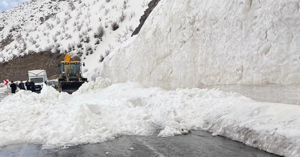 Hakkari-Şırnak kara yolu çığ nedeniyle kapandı