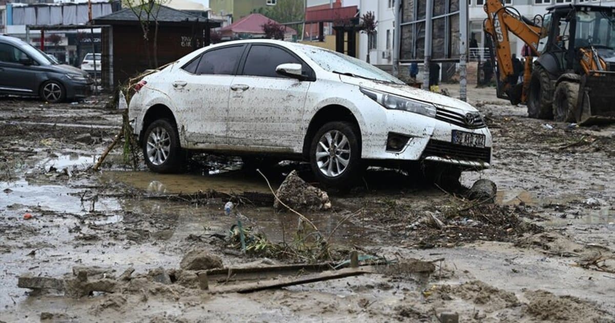 Osmaniye'de selden etkilenen alanlarda temizlik çalışmaları
