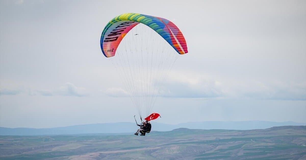 Komiser Oğuz Er'den Polis Haftası'na özel uçuş