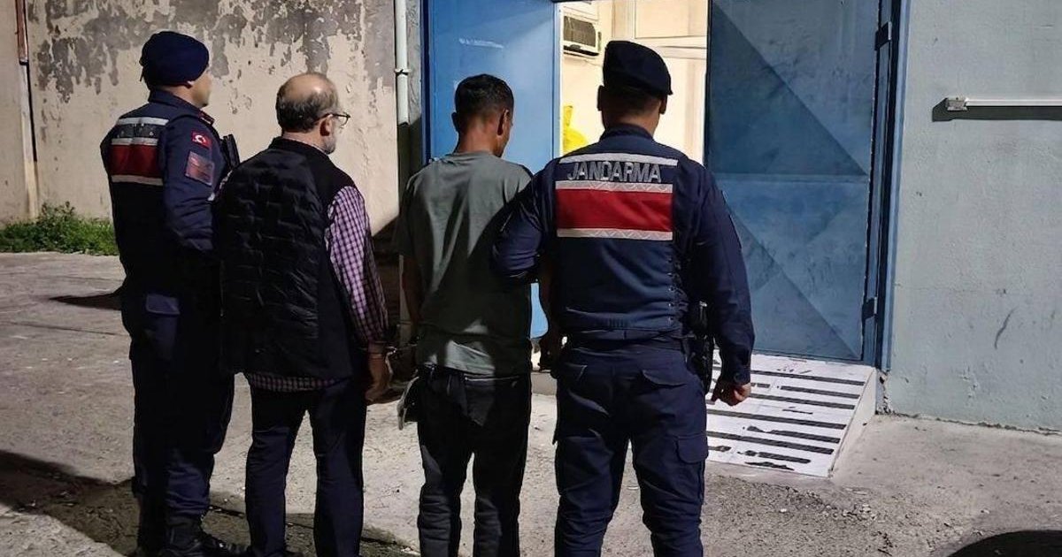 Adana'da yaşlı çift dolandırıldı, 2 şüpheli tutuklandı