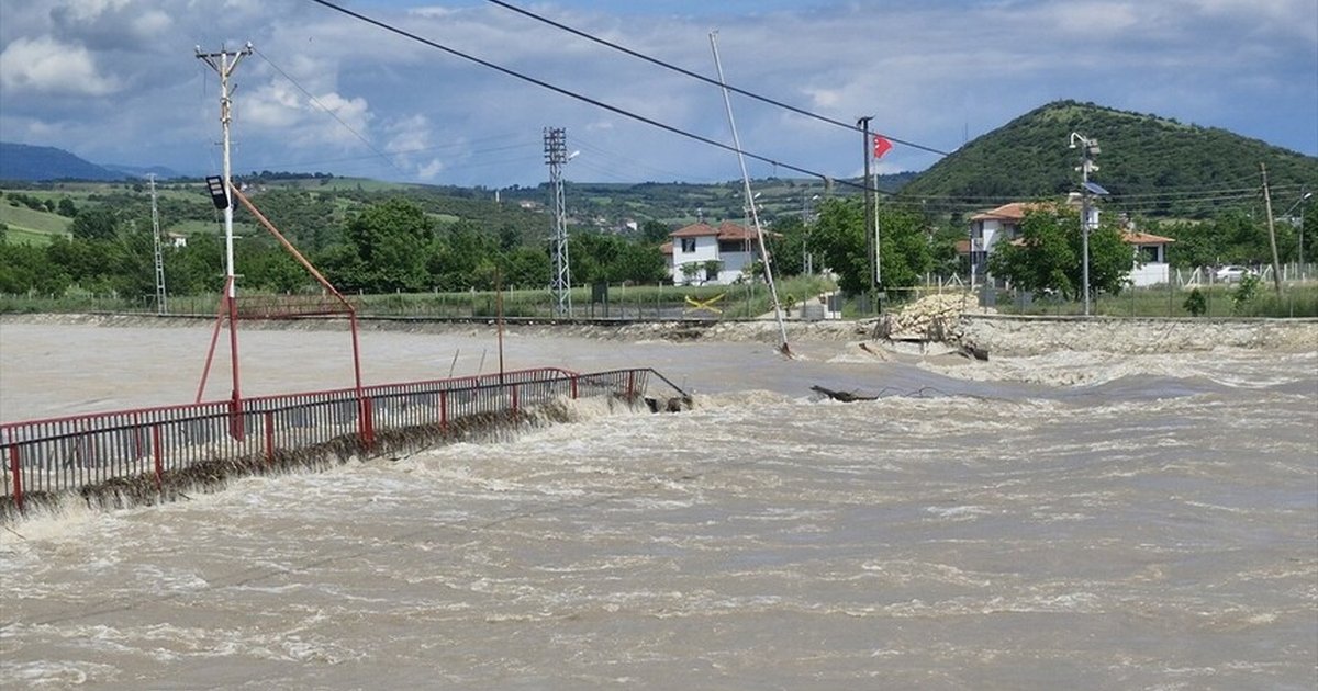 Tokat'ın Erbaa ilçesinde taşkın nedeniyle tarım alanları su altında