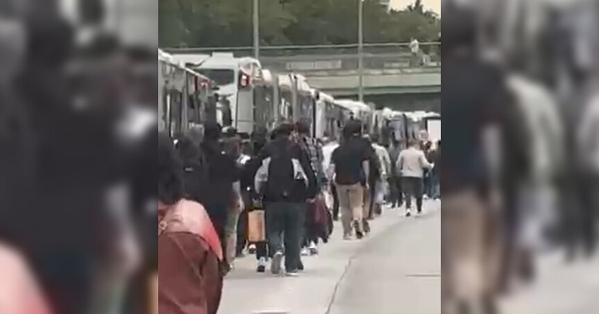 Fatih'te metrobüs arızası trafikte yoğunluk oluşturdu