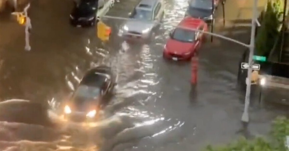 ABD'de sel ve fırtına: 10 binden fazla kişi elektriksiz