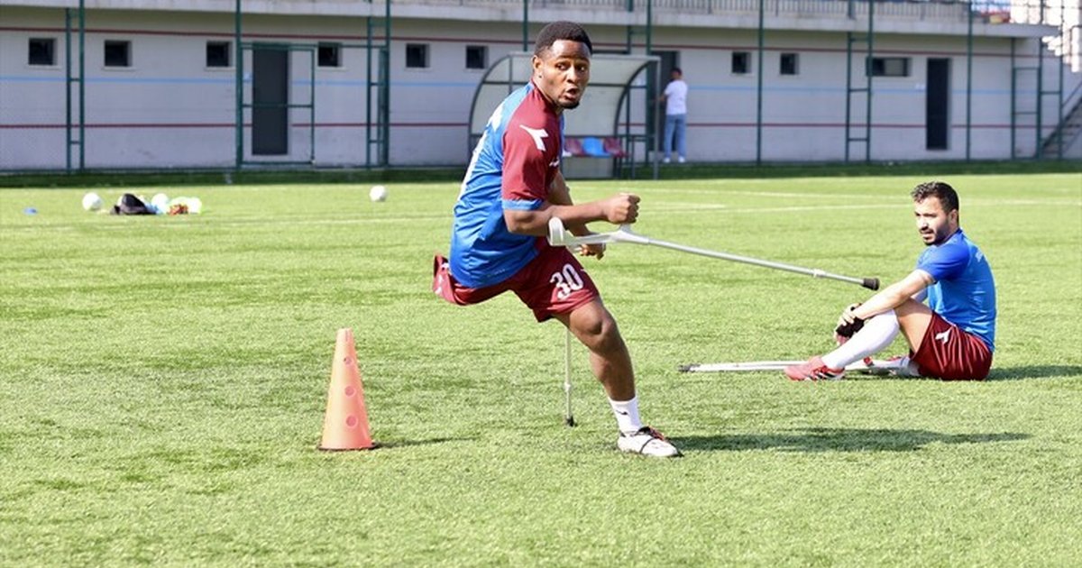 Trafik kazasında bacağını kaybetti, futbol ile hayata tutundu