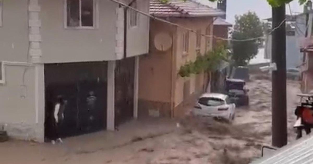 Bursa'da sağanak sele dönüştü, evleri su bastı