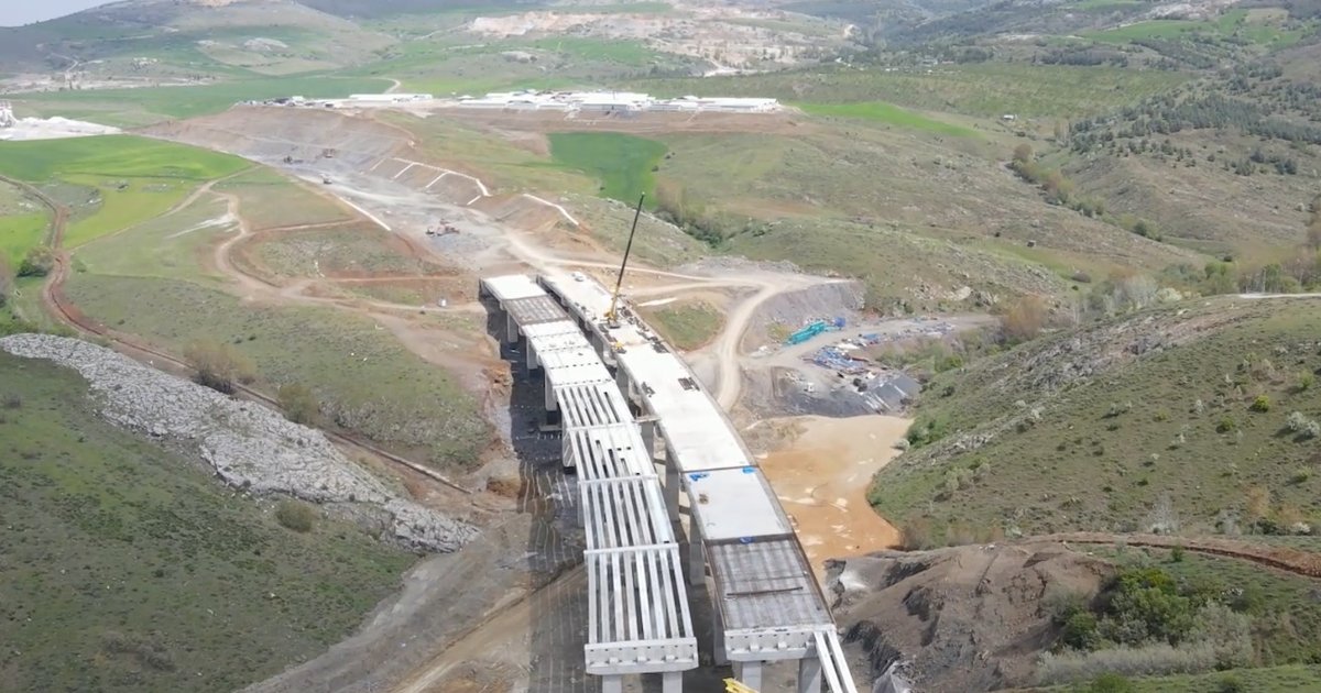 Anadolu'da 42 şehri bağlayacak otoyol çalışmaları hızlandı