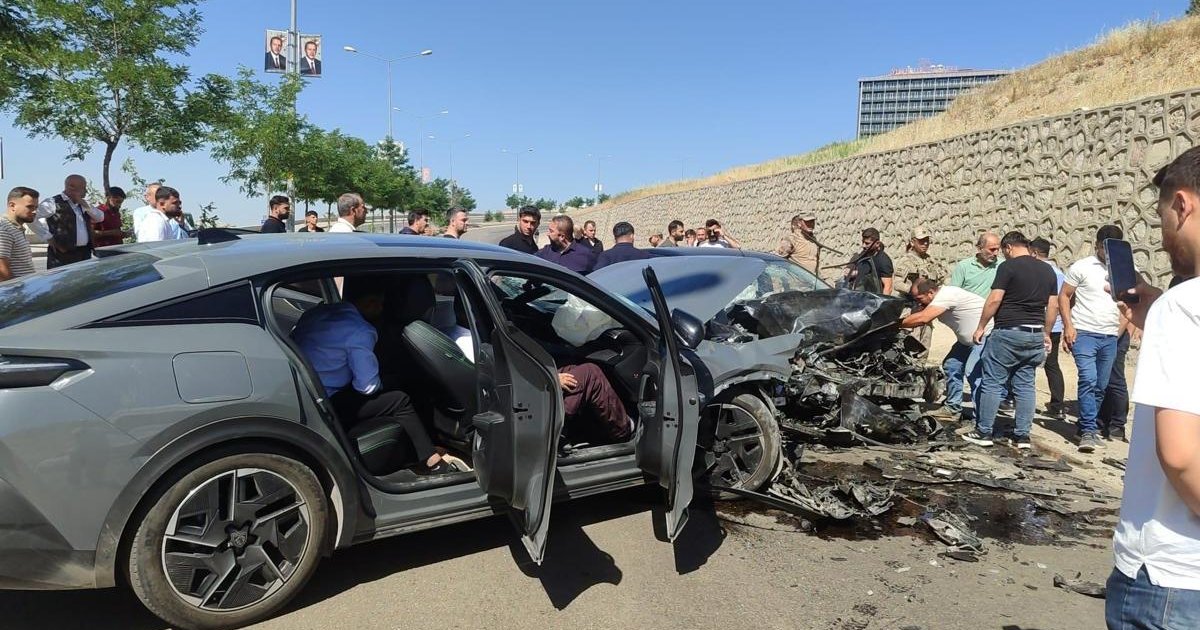 Şırnak'ta kafa kafaya trafik kazası: 1 ölü, 3 yaralı