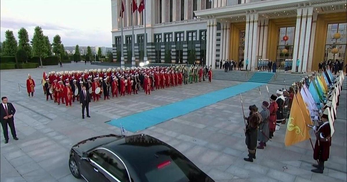 Yeniçeriler 200 Yıl Sonra Devlet Başkanını Karşılamada Kullanıldı