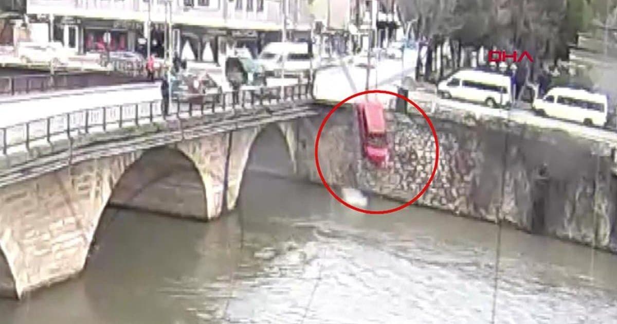 Amasya'da Ters Yöne Giren Araç Yeşilırmak Nehri'ne Uçtu