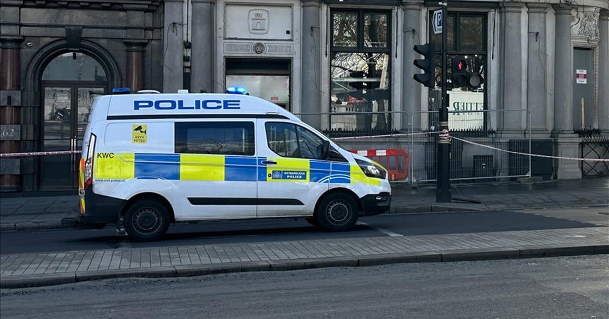 Londra'da başörtülü kadına araç çarpması İslamofobi saldırısı