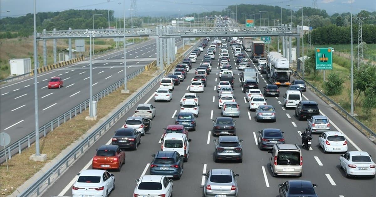 Tatil yolculuğu öncesi araç bakımı uyarısı