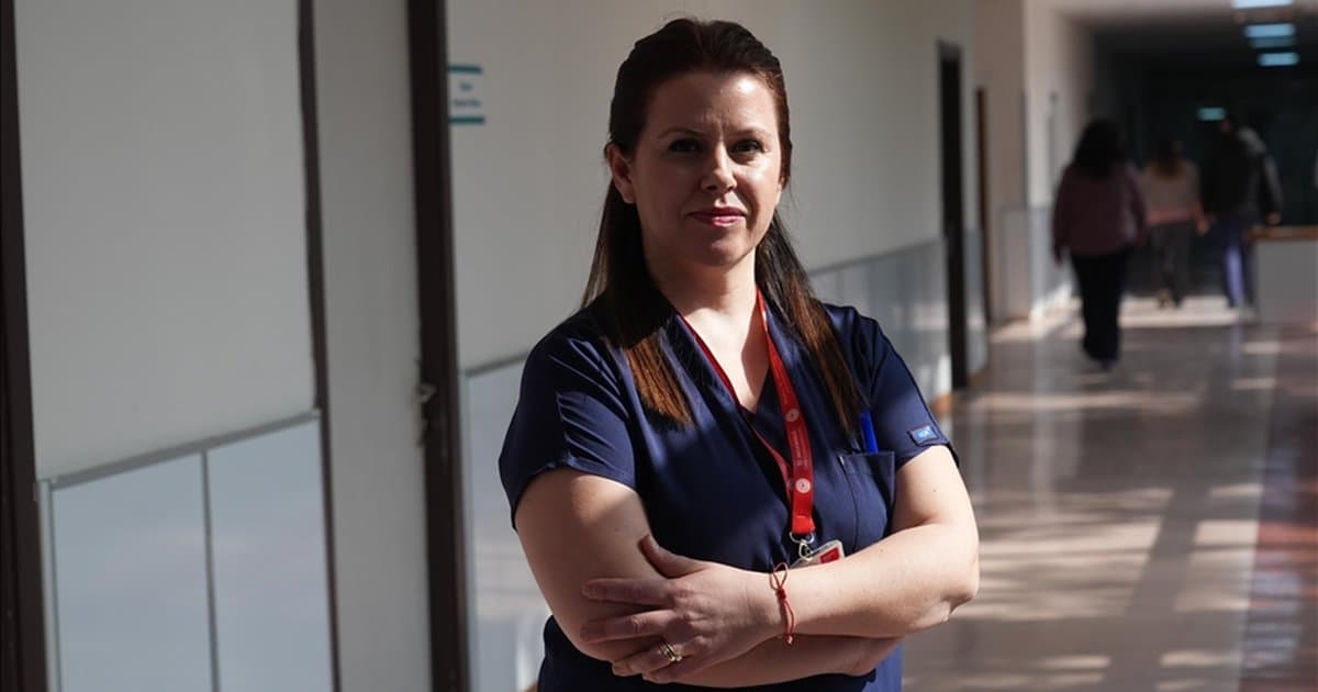 İzmir'de Yoğun Bakım Hemşiresi: Hastalar ve Üçüzler İçin Özveri