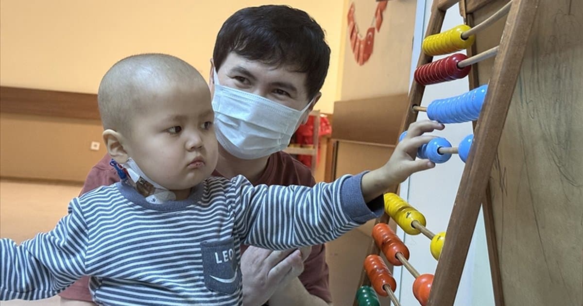 3 yaşındaki Nuryiğit Türkiye'de karaciğer nakliyle hayata tutundu