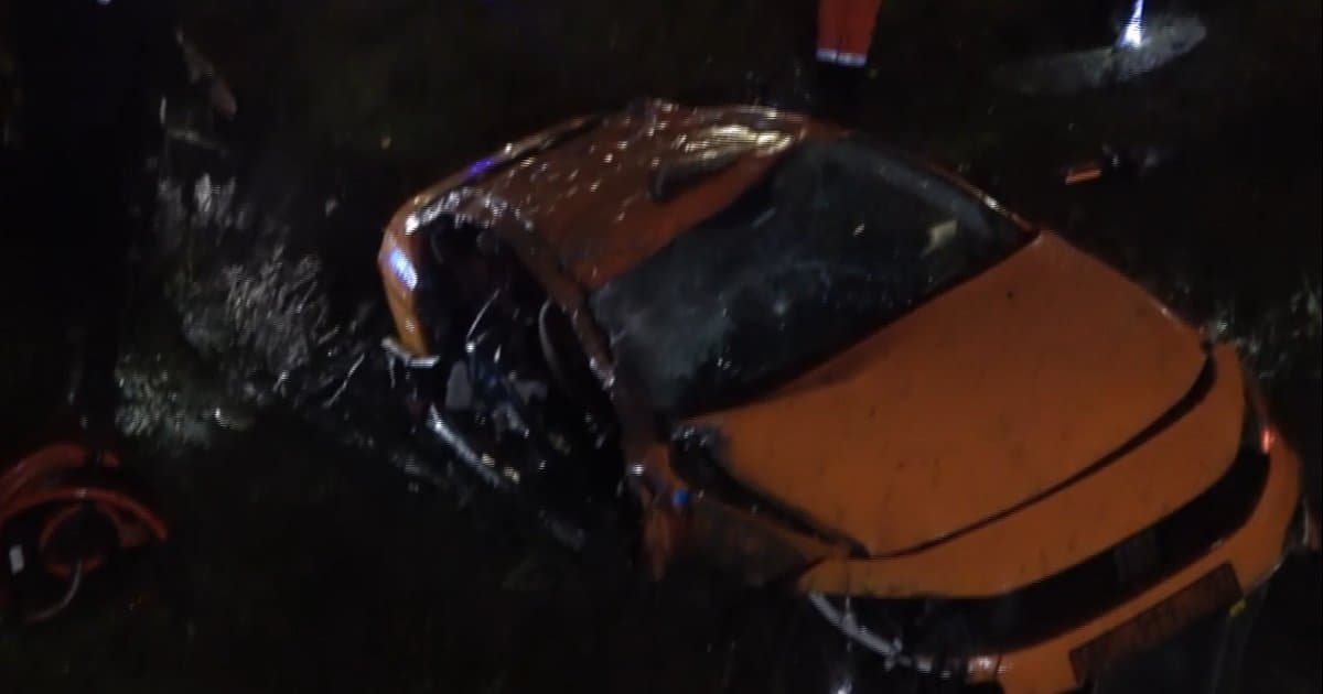 Pendik'te taksi su kanalına uçtu: 3 ölü