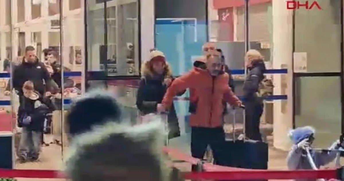 Midilli Adası'ndaki Türk turistler yurda döndü