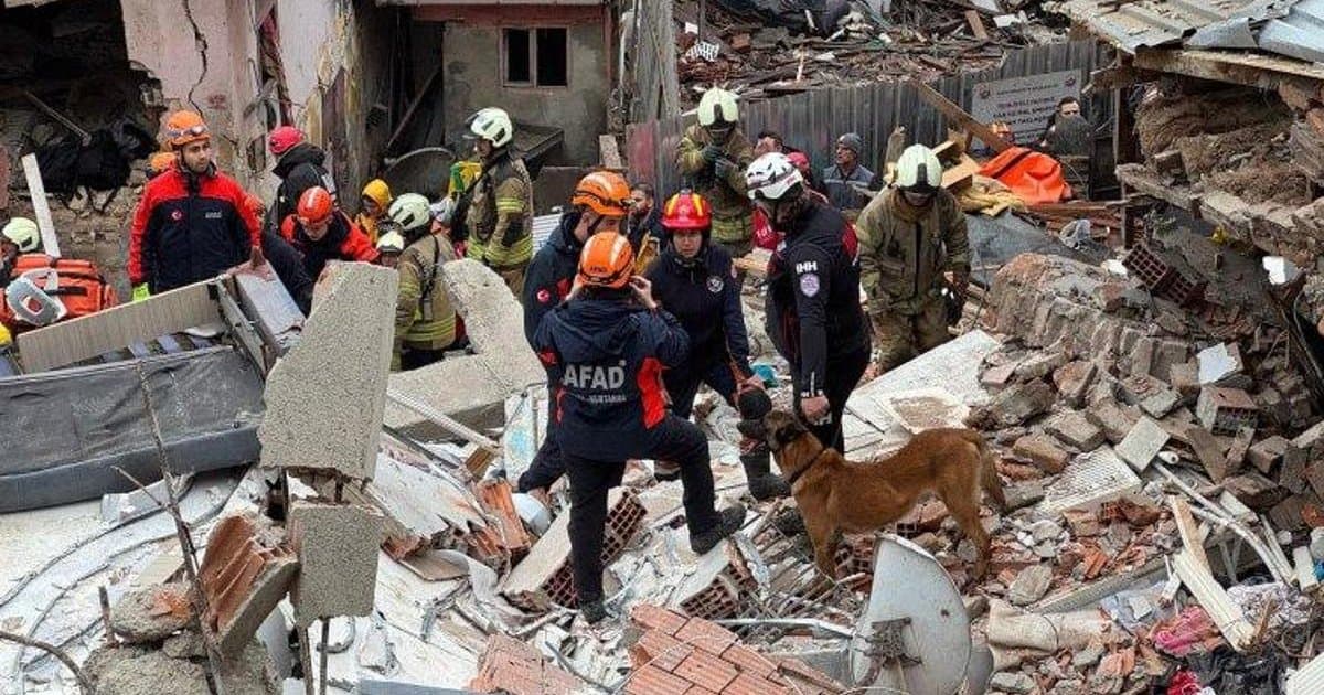 İstanbul Fatih'te Bina Çökmesi: Son Dakika Gelişmeleri