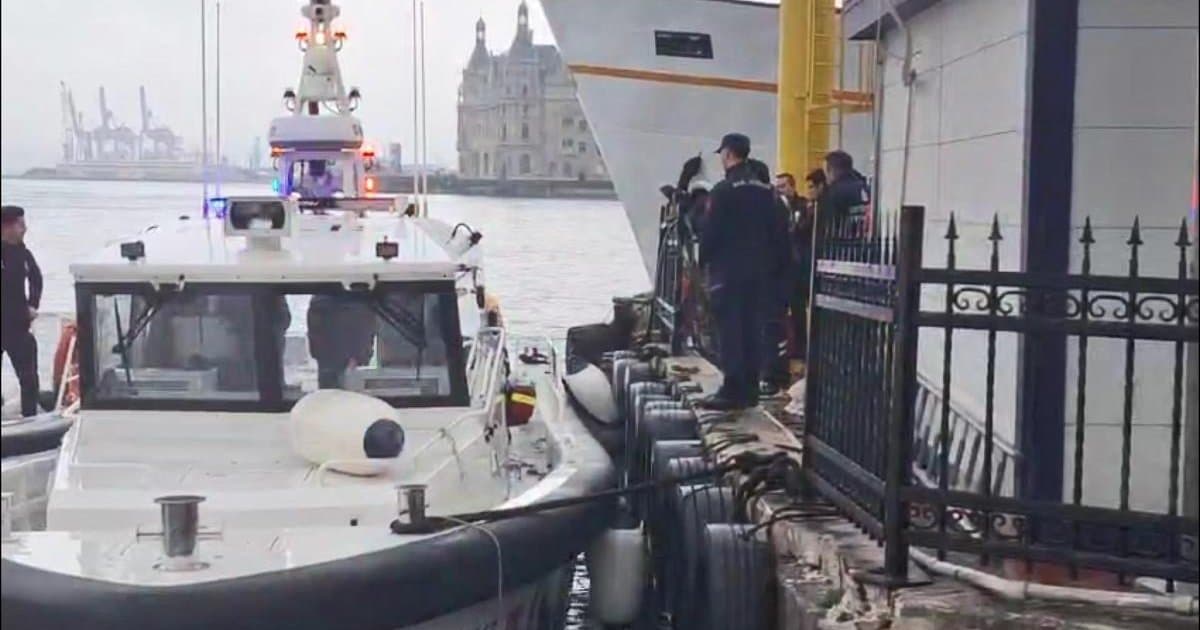 Kadıköy'de denizde erkek cesedi bulundu