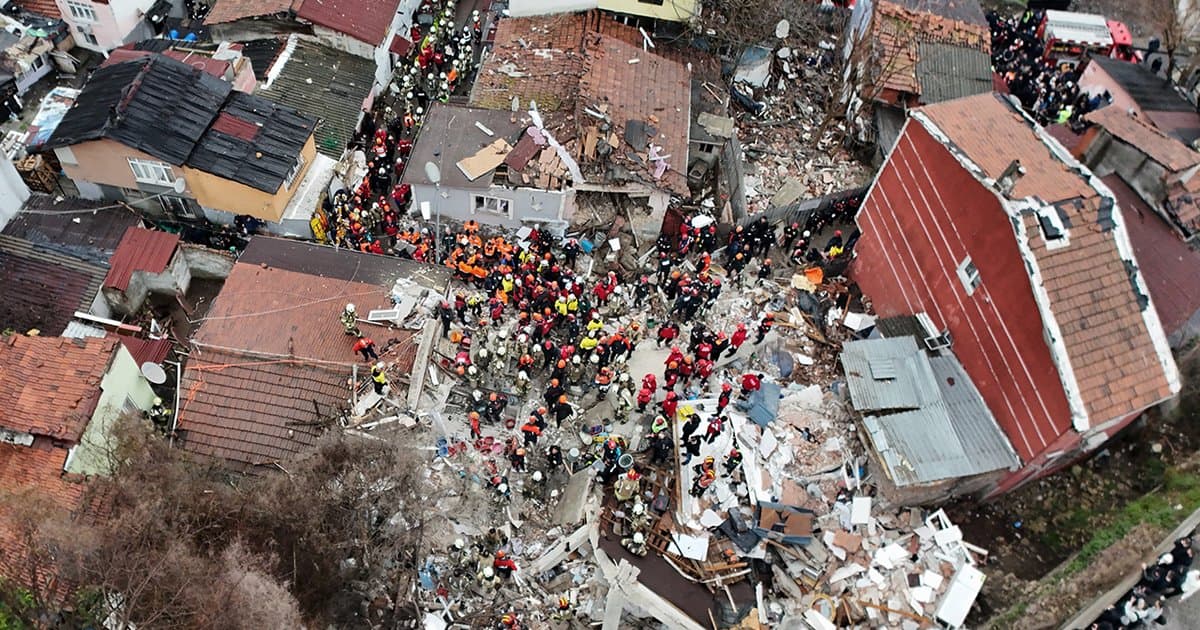 Fatih'te çöken binalarda 10 yaralıdan 2'si taburcu edildi