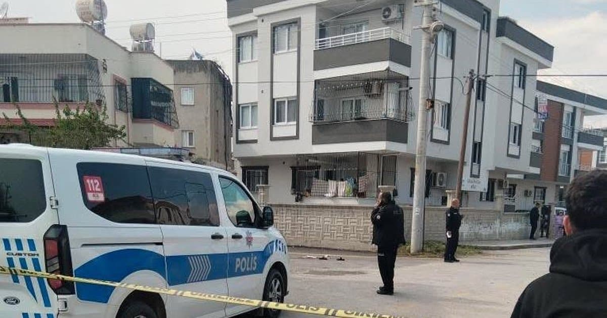 Uzaklaştırma kararını kaldırttığı eşi ağır yaraladı