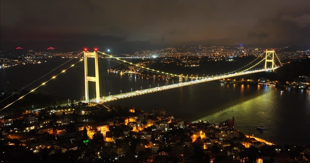 FSM Köprüsü endometriozis için sarıya büründü