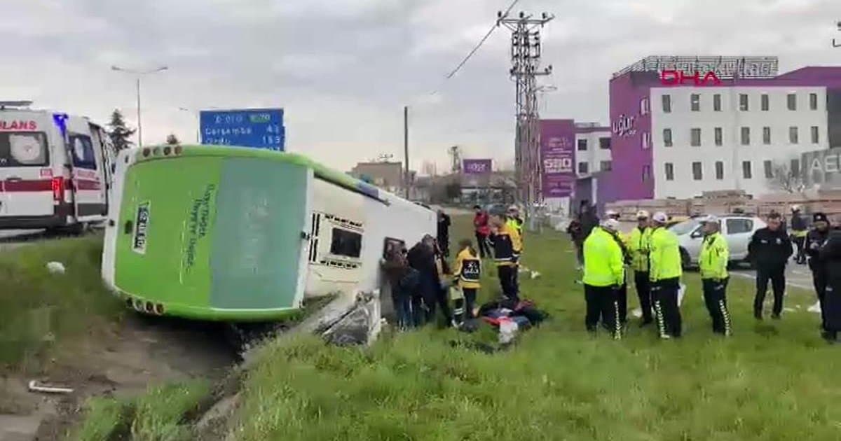 Samsun'da öğrencileri taşıyan otobüs devrildi