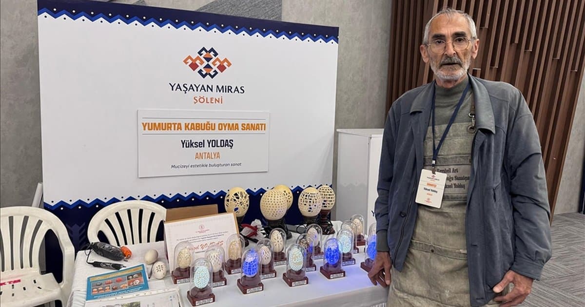 69 yaşındaki sanatçı yumurta kabuğu oymak sanatını tanıtıyor