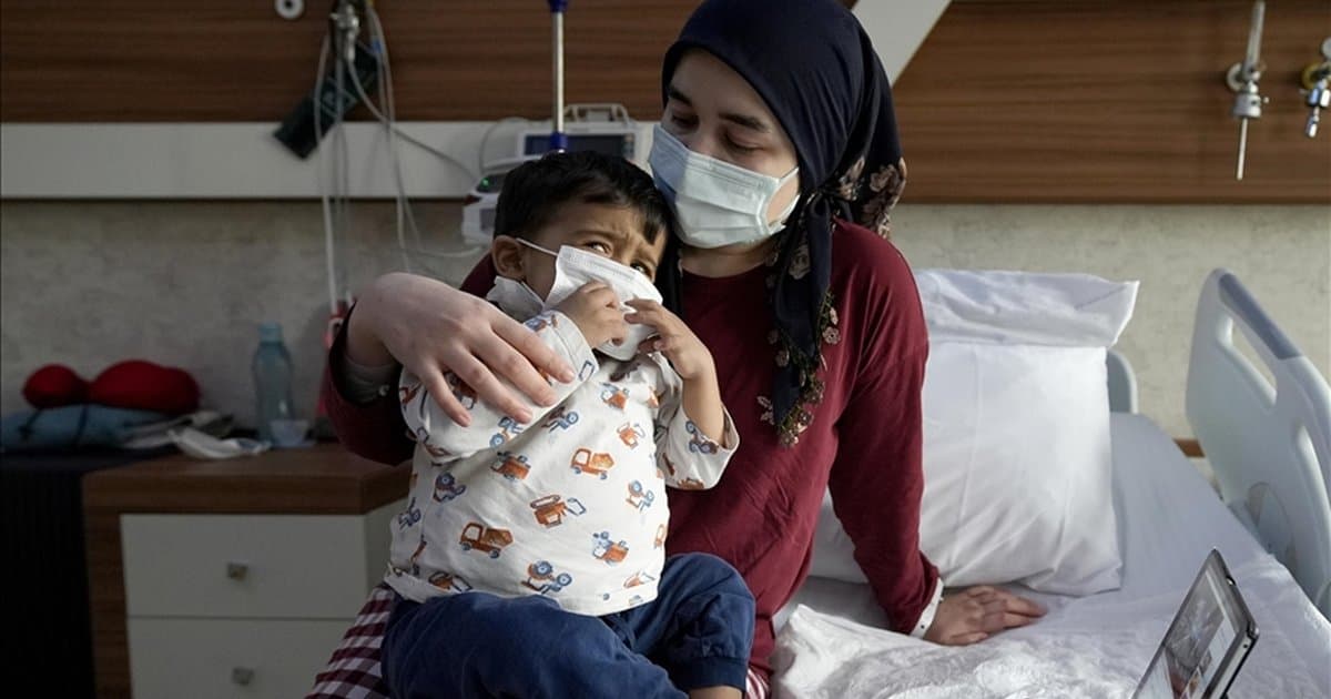 Anne karaciğerini vererek bebeğini kurtardı