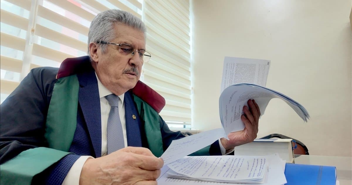 76 yaşındaki avukat 49 yıldır mesleğini sürdürüyor