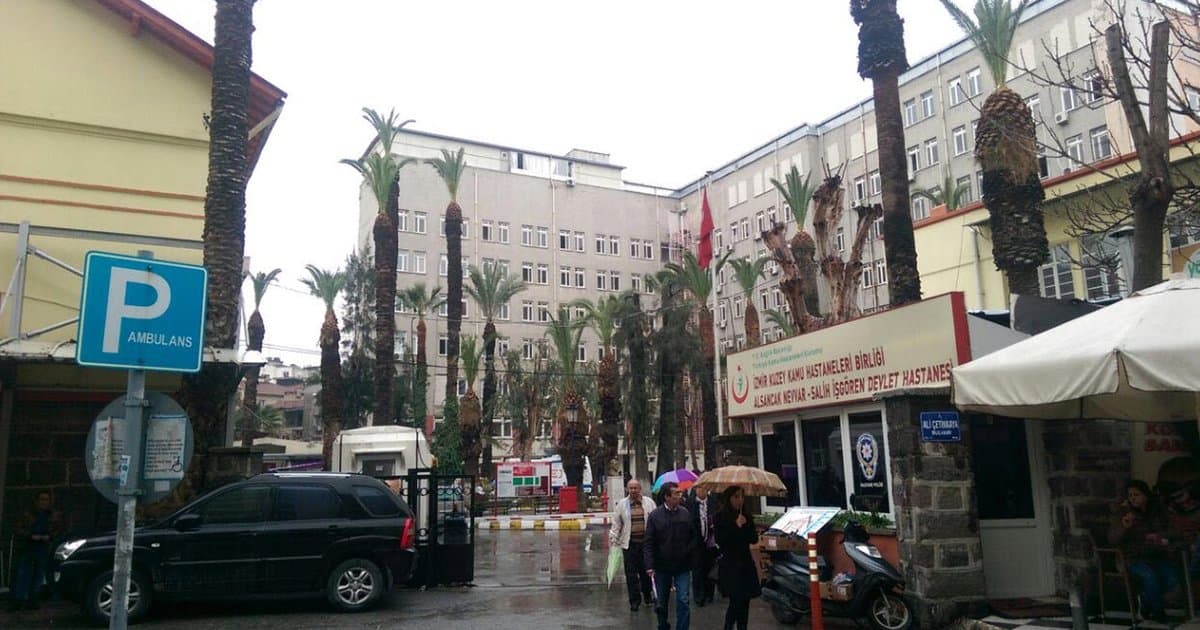 İzmir'de Anne ve Oğlu Birer Gün Arayla Hayatını Kaybetti