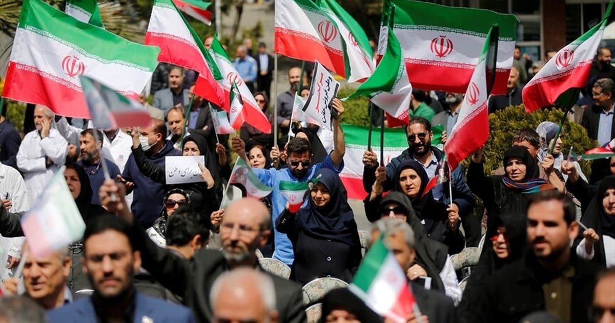 Tahran'da doktorlar ABD ve İsrail'i protesto etti