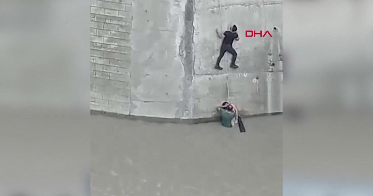 Artvin'de akıntıda can pazarı! Çocuk iple kurtarıldı