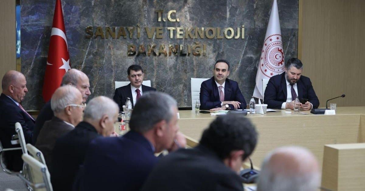 Bakan Kacır, OSB başkanlarıyla iftarda görüştü