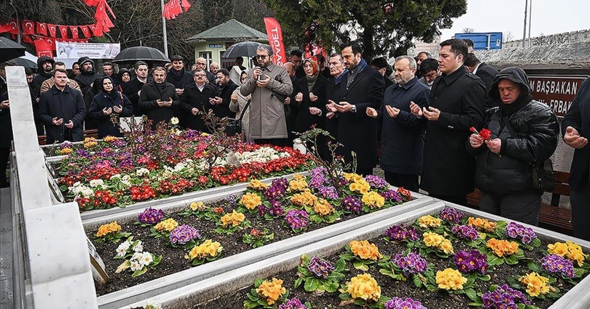 Necmettin Erbakan, mezarı başında anıldı