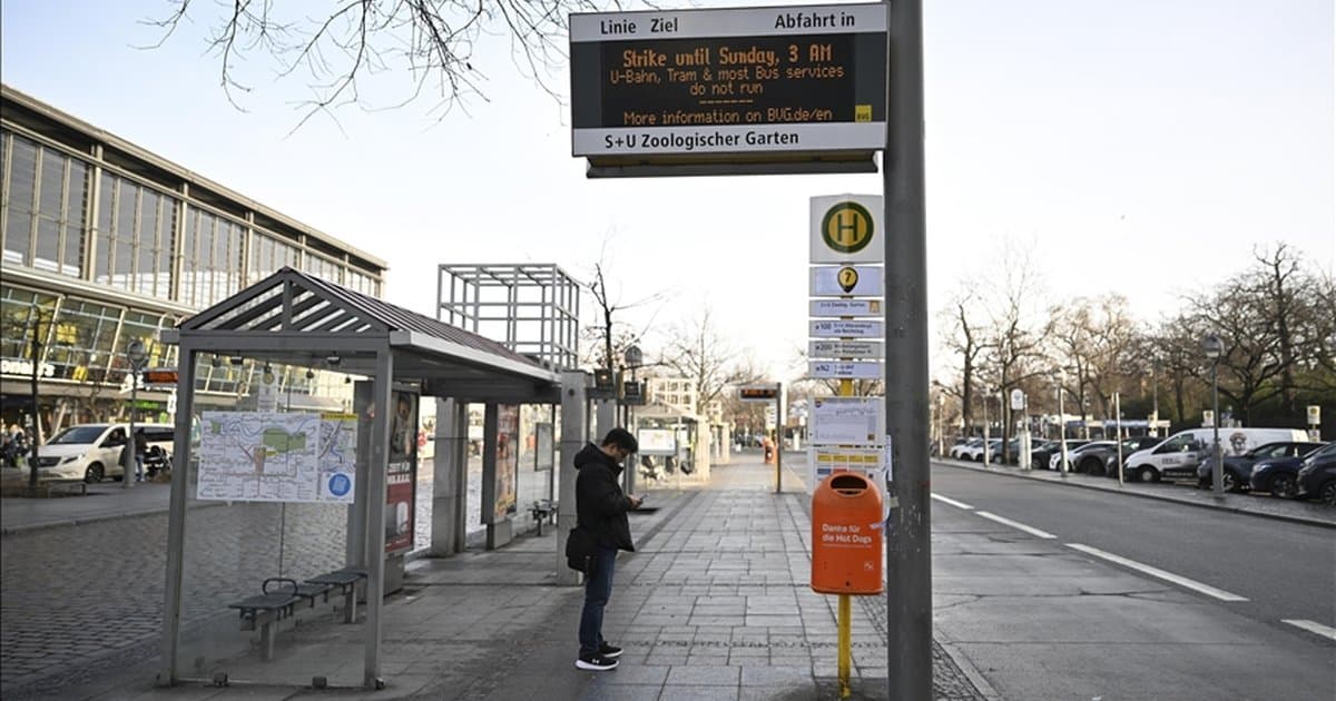 Almanya'da toplu ulaşım grevle durdu