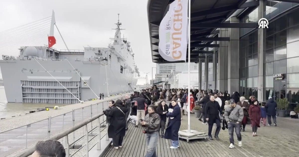 Rotterdam Limanı'nda TCG Anadolu'ya büyük ilgi