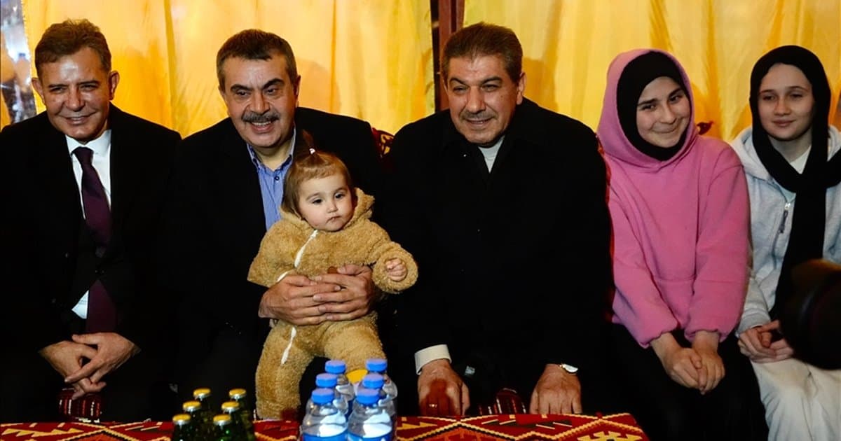 Milli Eğitim Bakanı Tekin, Esenler'de Ramazan Etkinlik Alanını Ziyaret Etti