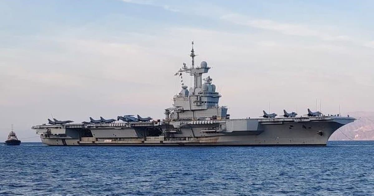 Macron, Charles de Gaulle uçak gemisini Akdeniz'e gönderiyor