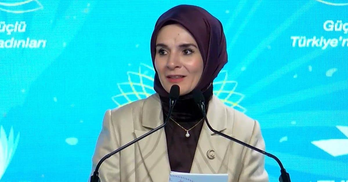 Bakan Göktaş'tan Çalışan Annelere 'İzin' Müjdesi