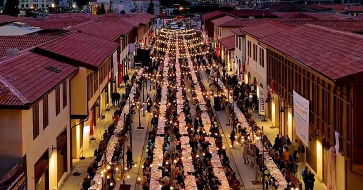 Bakan Kurum Hatay'da iftara katıldı